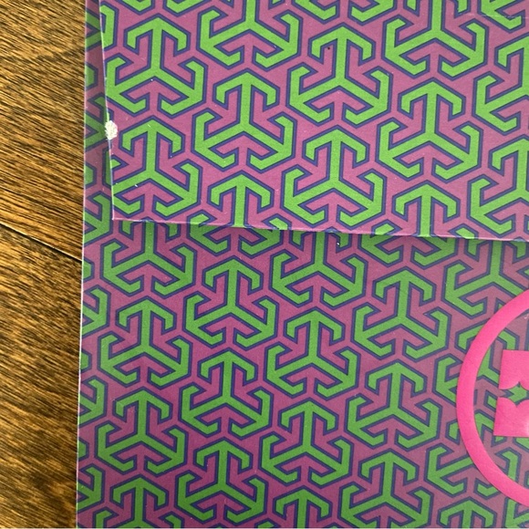 Tory Burch Envelope Gift Bag with Tissue - Picture 4 of 9